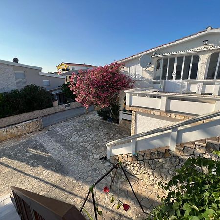 Apartmán Emko Apartmens Vir Exteriér fotografie