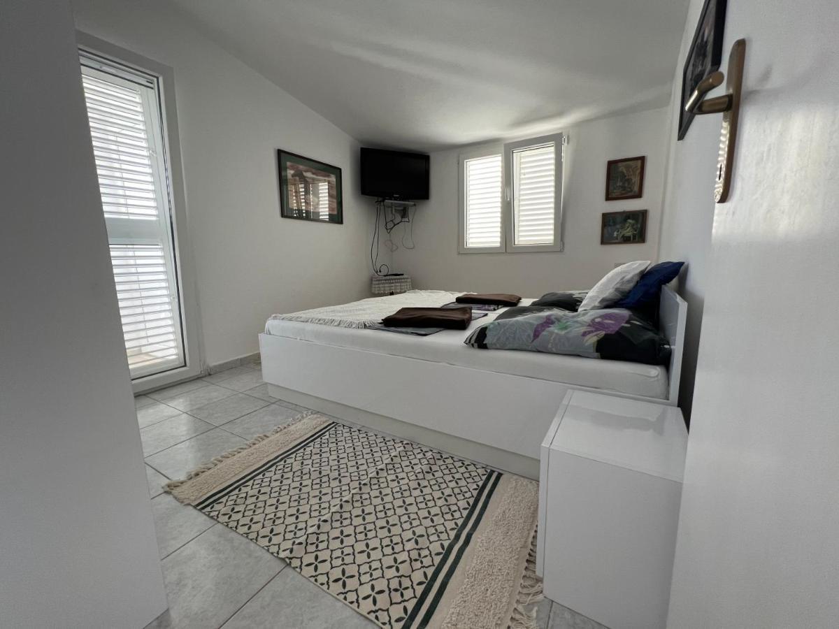 Apartmán Emko Apartmens Vir Exteriér fotografie